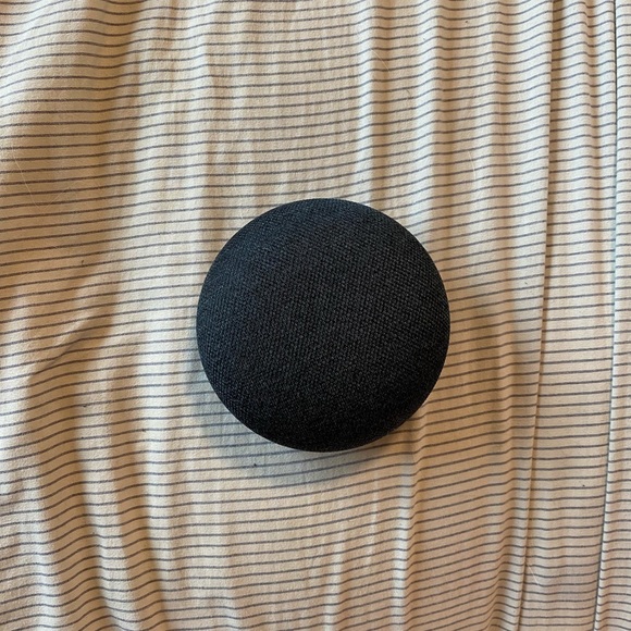 Google Home Mini - Picture 3 of 5